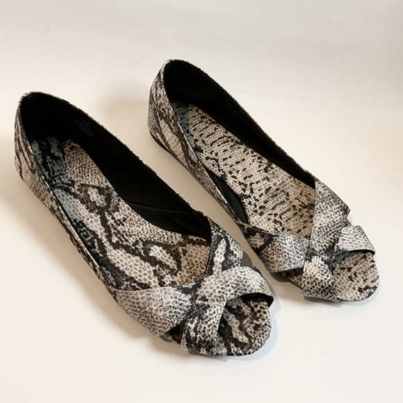 Snake Print Black White Ivory Gray Open Toe Ballet Flats - Picture 2 of 5